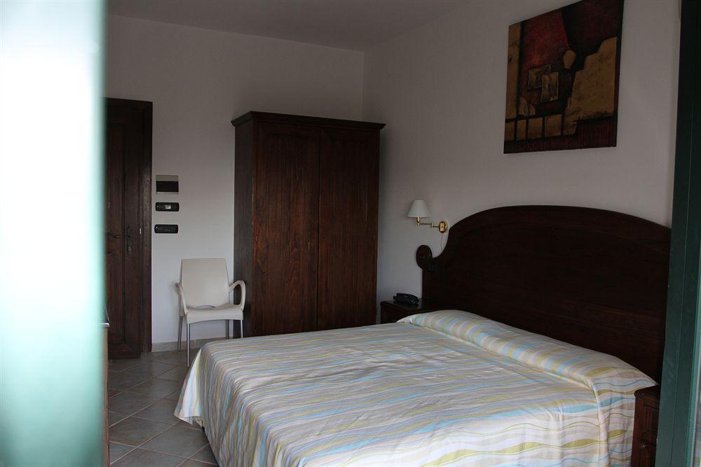 Hotel Mediterraneo Santa Maria Navarrese Exteriör bild