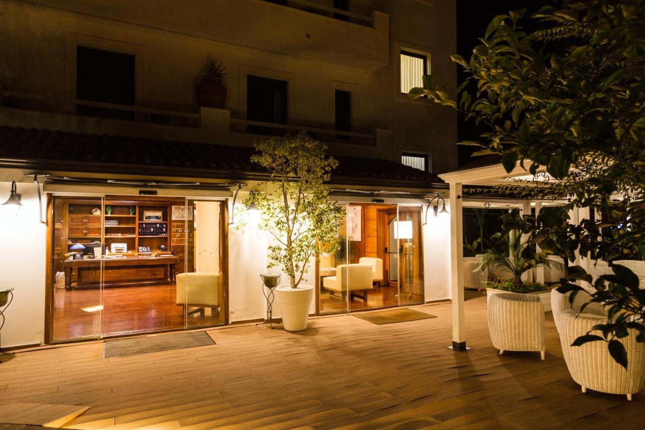 Hotel Mediterraneo Santa Maria Navarrese Exteriör bild